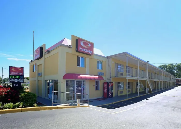 Econo Lodge at Military Circle